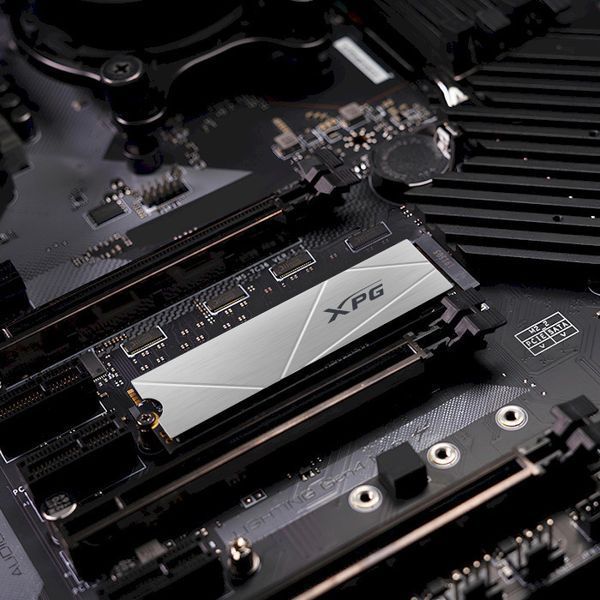 Накопитель SSD M.2 ADATA GAMMIX S60 1TB 2280 PCIe 4x4 NVMe 3D NAND Read/Write:5000/3200 MB/sec AGAMMIXS60-1T-CS фото