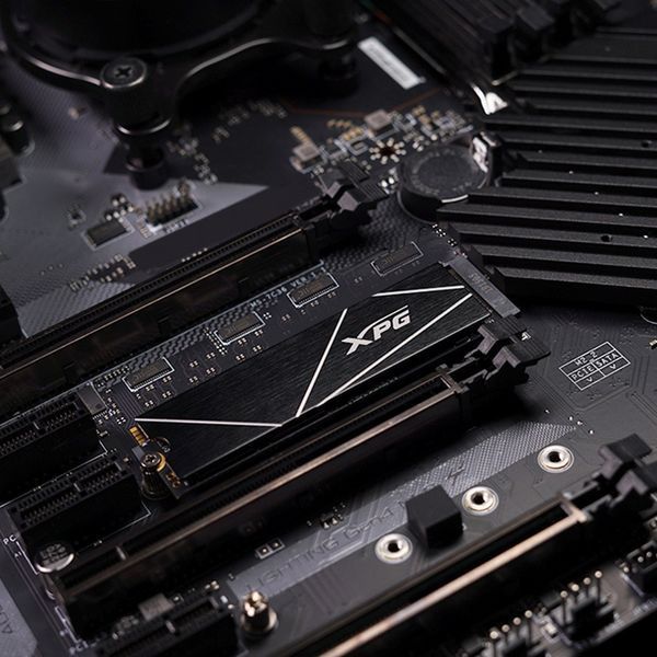 Накопичувач SSD M.2 ADATA GAMMIX S70 BLADE 1TB 2280 PCIe 4x4 NVMe 3D NAND Read/Write:7400/5500 MB/sec AGAMMIXS70B-1T-CS фото