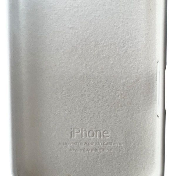 Силиконовый чехол для iPhone 16 White 666-01193 фото