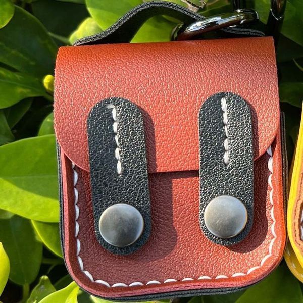 Кожаный футляр Briefcase для наушников AirPods 1/2 Black 203-00389 фото