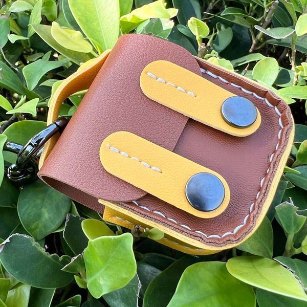 Шкіряний футляр Briefcase для навушників AirPods 1/2 Yellow 203-00390 фото