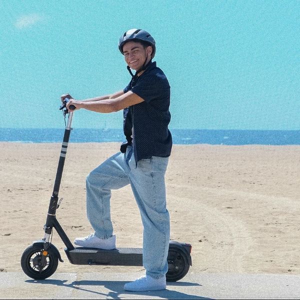 Електросамокат OKAI ES40-Black 10", 500(1000)W, 15.6Ah, 70km, 25km\h, 25%, NFC, App, 23kg ES40-B фото