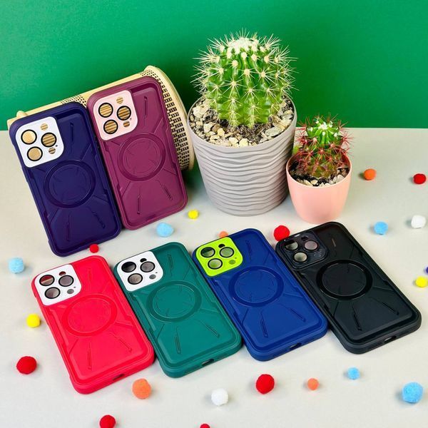 Чехол Cool Shield Case with MagSafe для iPhone 15 Red 214-02015 фото