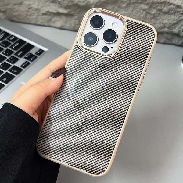 Чехол TPU+PC Carbon Mirage with MagSafe для Apple iPhone 16 Pro Max Antique White 214-03369 фото