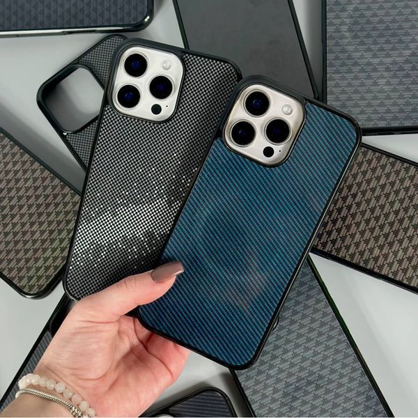 Чохол Gloss Elite Carbonique Magnetic для iPhone 15 Pro Line Grey 208-06240 фото