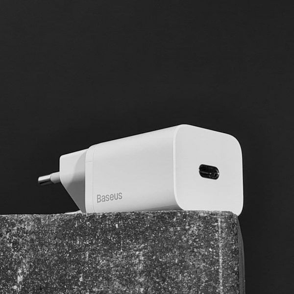 МЗП Baseus Super Silicone PD Charger 20W (1Type-C) + With Cable Type-C to Lightning White 209-00280 фото