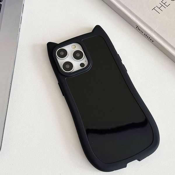Чехол с шнурком GETMAN Cat with straps для&nbsp;iPhone 15 Pro (6.1") Black 555-00402 фото